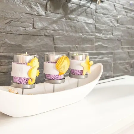 Tranquility And Nature In 4 Bedroom With Sea View דירה *