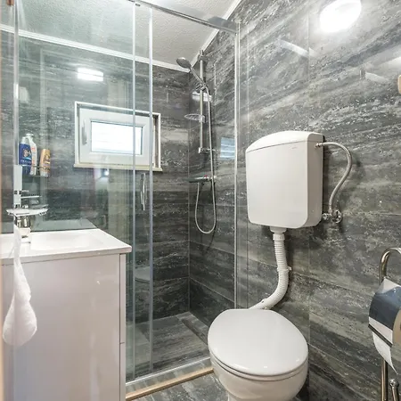 Tranquility And Nature In 4 Bedroom With Sea View Mokošica