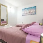 Tranquility And Nature In 4 Bedroom With Sea View