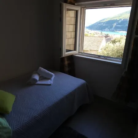 Tranquility And Nature In 4 Bedroom With Sea View Apartament Mokošica