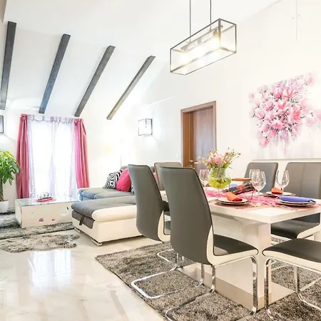 Tranquility And Nature In 4 Bedroom With Sea View * Mokosica