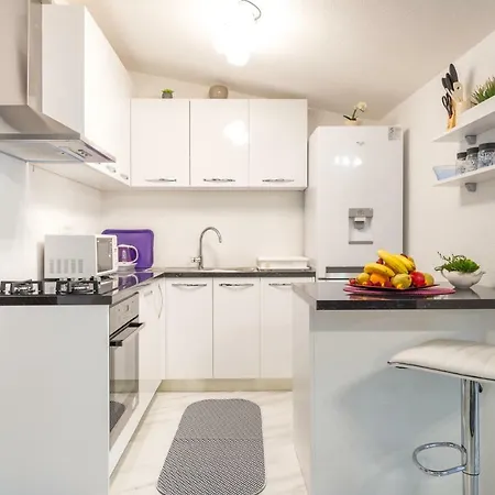 Tranquility And Nature In 4 Bedroom With Sea View Appartement