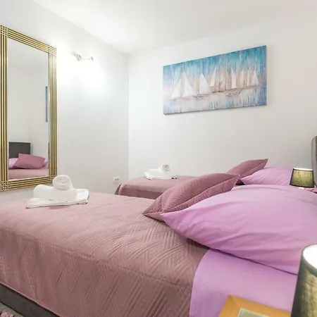 Tranquility And Nature In 4 Bedroom With Sea View