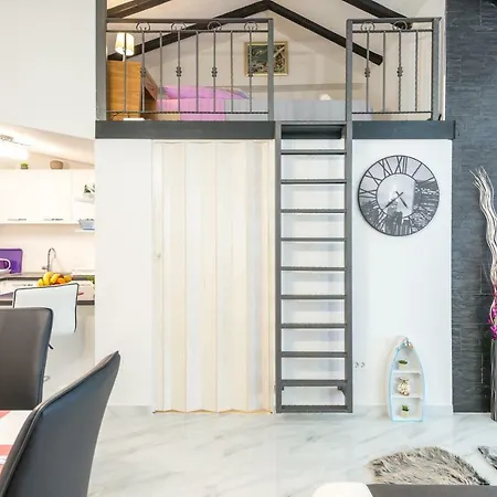 Tranquility And Nature In 4 Bedroom With Sea View Appartement Mokošica