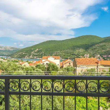 Tranquility And Nature In 4 Bedroom With Sea View Apartment