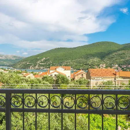 Tranquility And Nature In 4 Bedroom With Sea View Apartament