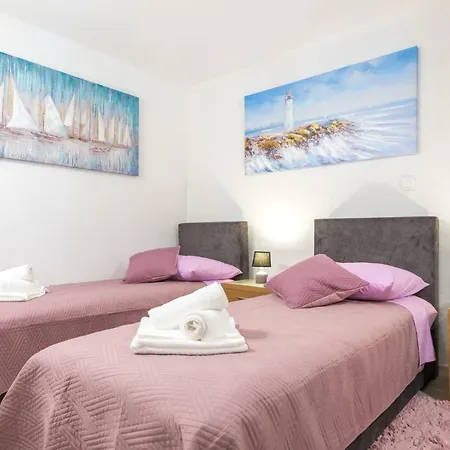 Tranquility And Nature In 4 Bedroom With Sea View Mokosica