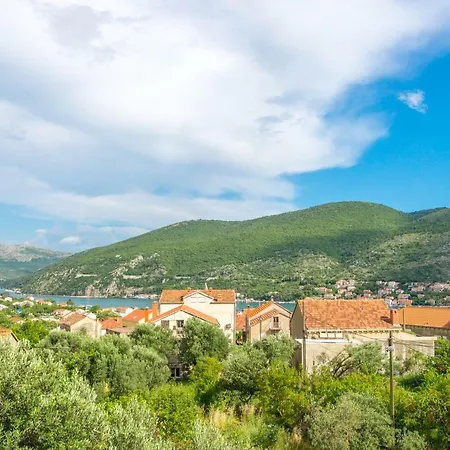 Tranquility And Nature In 4 Bedroom With Sea View Appartement Mokošica