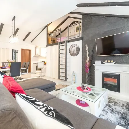 Tranquility And Nature In 4 Bedroom With Sea View Mokosica