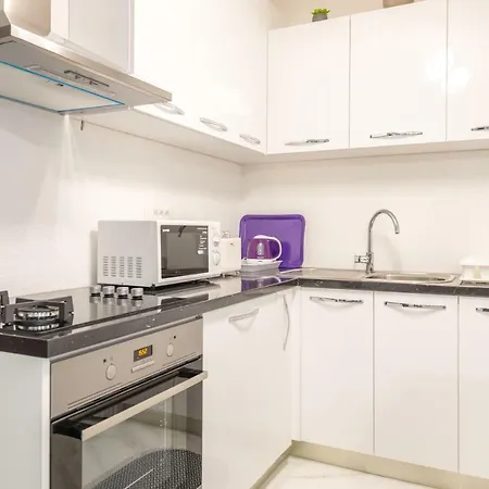 Tranquility And Nature In 4 Bedroom With Sea View Apartment Mokosica