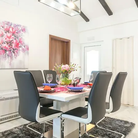 Tranquility And Nature In 4 Bedroom With Sea View