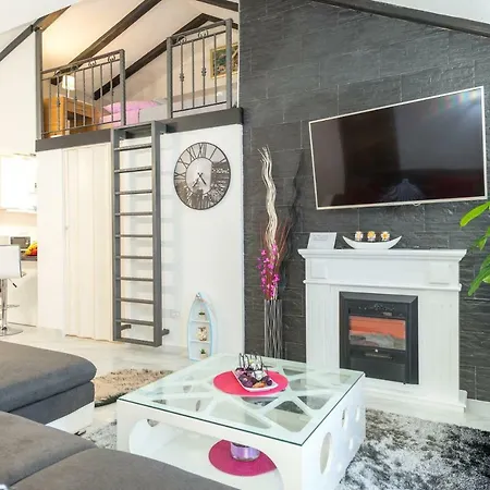 Tranquility And Nature In 4 Bedroom With Sea View