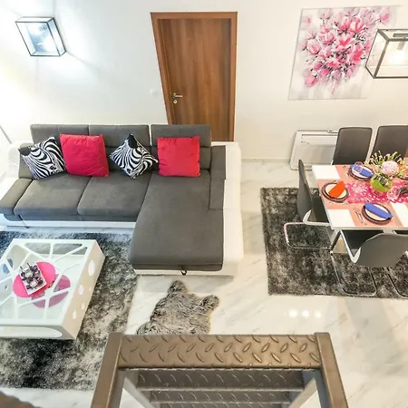 Tranquility And Nature In 4 Bedroom With Sea View Mokosica