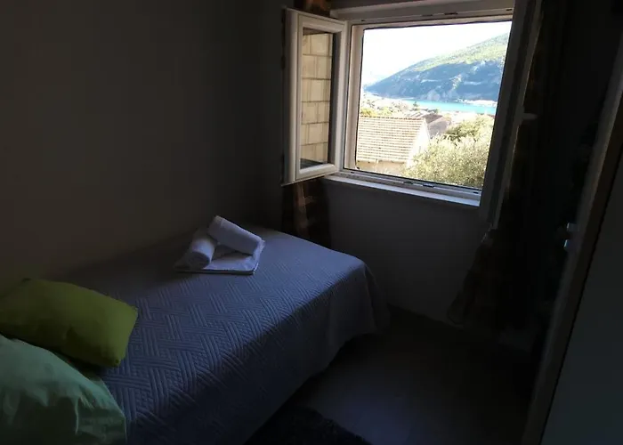 Tranquility And Nature In 4 Bedroom With Sea View Apartman Mokosica