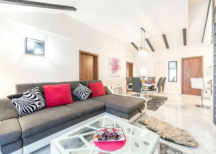 Tranquility And Nature In 4 Bedroom With Sea View