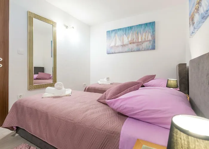 Tranquility And Nature In 4 Bedroom With Sea View