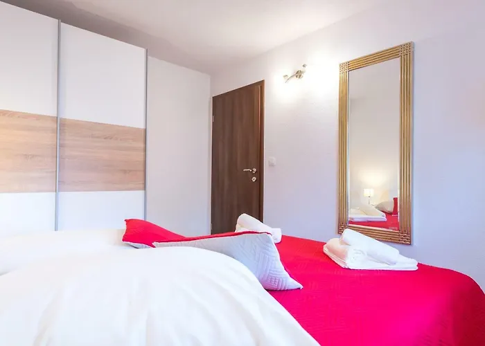 Tranquility And Nature In 4 Bedroom With Sea View Mokosica