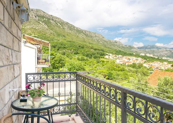 Tranquility And Nature In 4 Bedroom With Sea View Apartman Mokosica