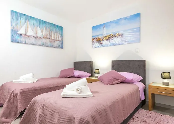 Tranquility And Nature In 4 Bedroom With Sea View Mokosica