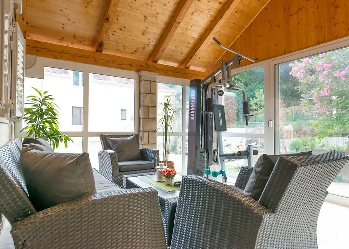 Tranquility And Nature In 4 Bedroom With Sea View