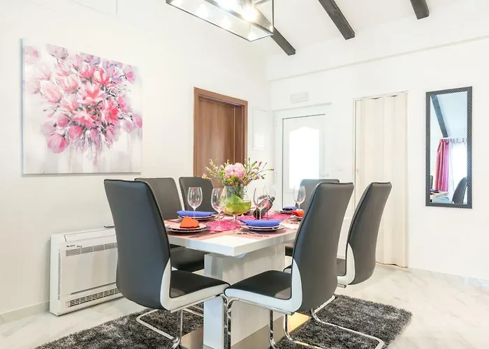 Tranquility And Nature In 4 Bedroom With Sea View