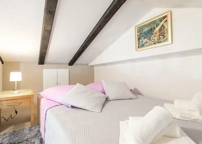 Apartman Tranquility And Nature In 4 Bedroom With Sea View