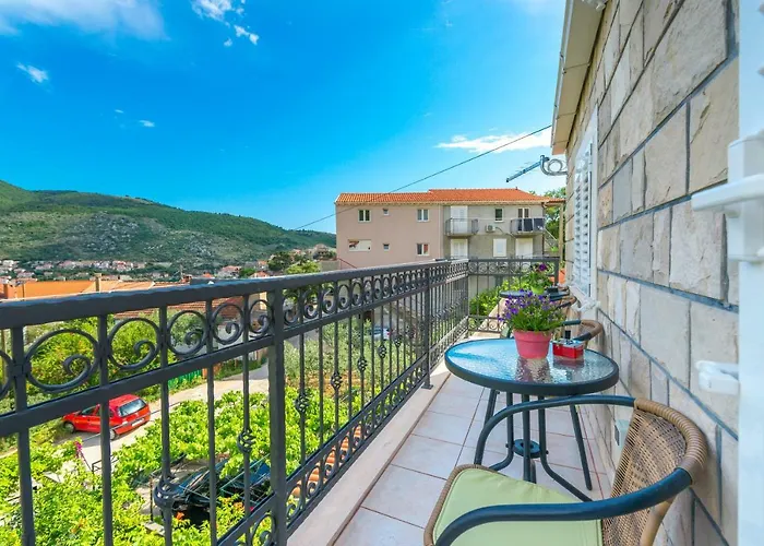 Tranquility And Nature In 4 Bedroom With Sea View