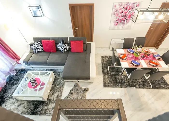 Tranquility And Nature In 4 Bedroom With Sea View Mokosica